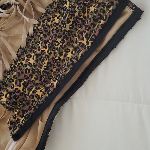 Frederick's of Hollywood lace up corset M - Picture 5 of 15